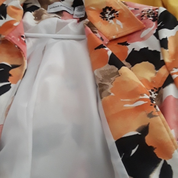 Blazer - Picture 3 of 5